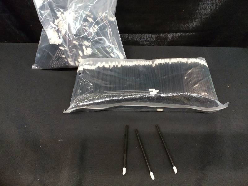 lot 223 image: Makeup Lip Gloss Applicator Sticks for Sampling