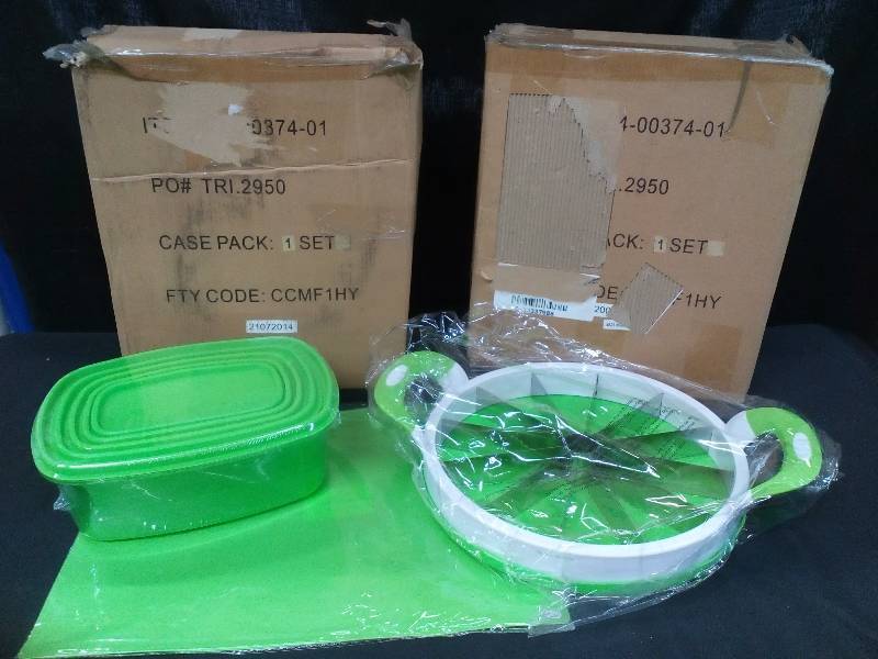 lot 230 image: Watermelon Cutter With Storage Set