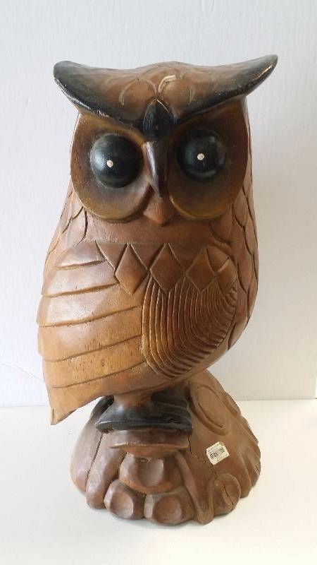lot 1040 image: Hand Carved Wood Owl Child SeatStool Vintage Import 21 x 10 x 9 Large Scuplture