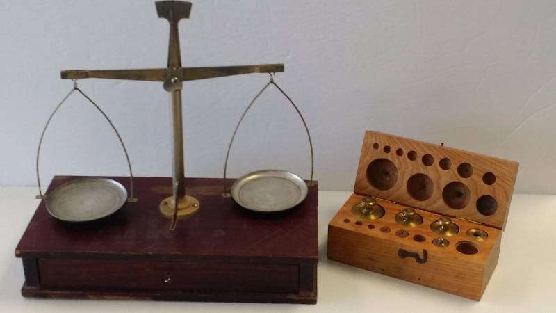 Handheld Balance Scale with Weight Set