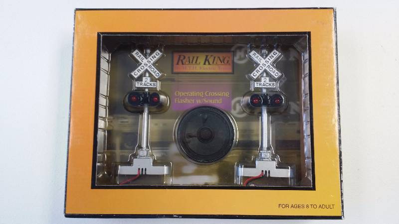 lot 1048 image: MTH Rail King Die Cast Scale Operating Train Crossing Flasher with Sound New in Box