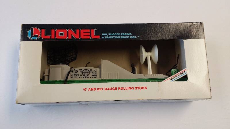 lot 1049 image: Lionel Train 0-Gauge Rolling Stock Operating Radar Car New in Box