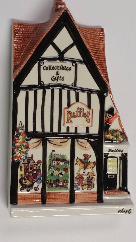 lot 1061 image: Hagle Raffles of Windsor Yard Ceramic Hand Painted England Limited Edition to 500