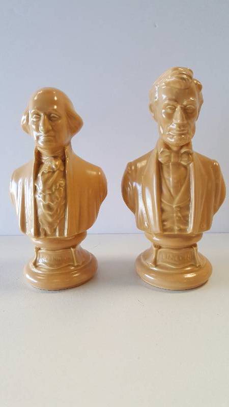 lot 1063 image: Vintage George Washington & Abraham Lincoln Ceramic Statues Signed T. Jackson 7 x 4