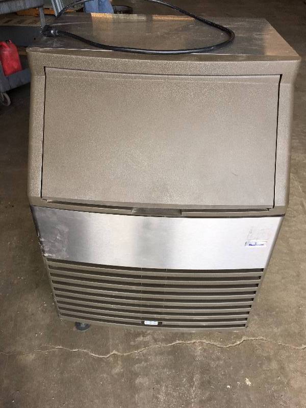 lot 76 image: MANITOWIC ICE MACHINE