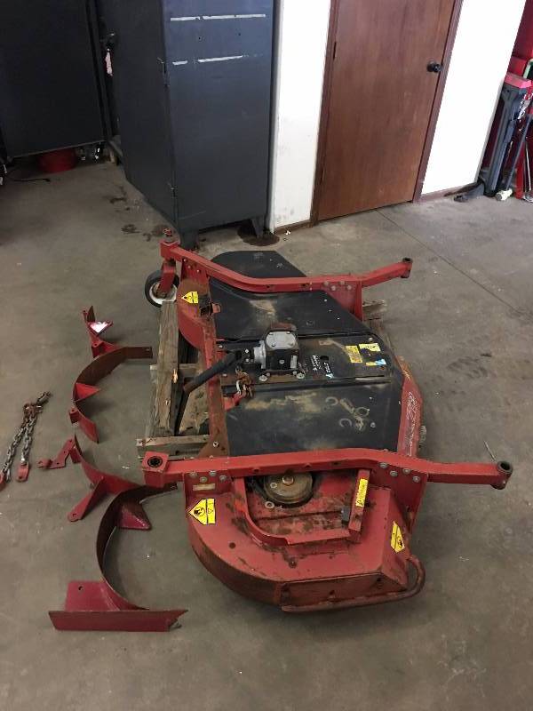 lot 90 image: 72 TORO MOWER DECK