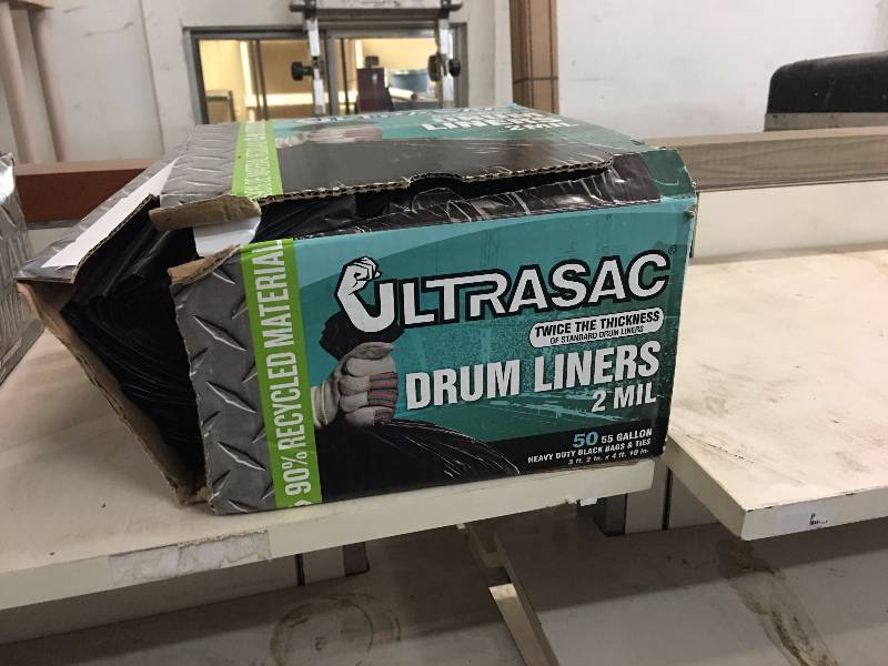 lot 47 image: 1 BOX ULTRASAC DRUM LINER TRASH BAGS
