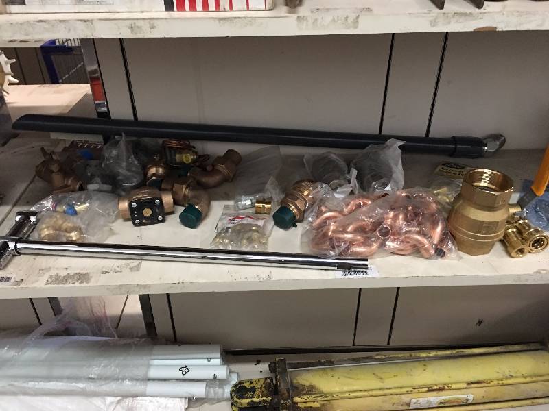 lot 59 image: PLUMBING AND ELECTRICAL GOODS LOT