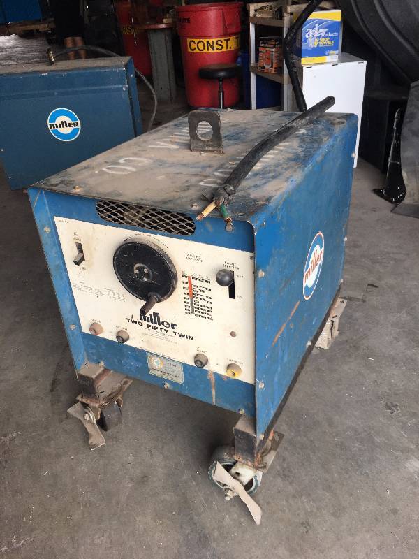 lot 113 image: MILLER TWO FIFTY TWIN ACDC STICK WELDER