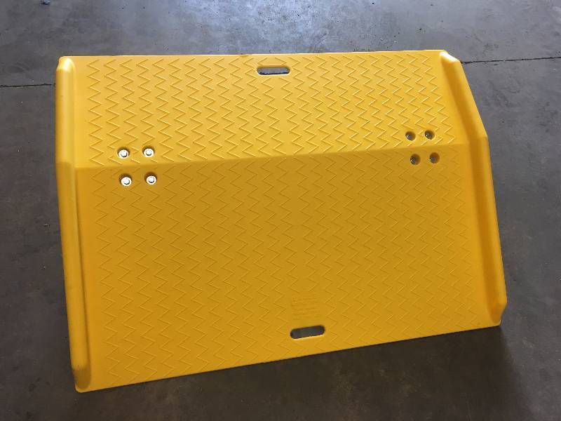 lot 31 image: NEW EAGLE PORTABLE DOCK PLATE MODEL 1797