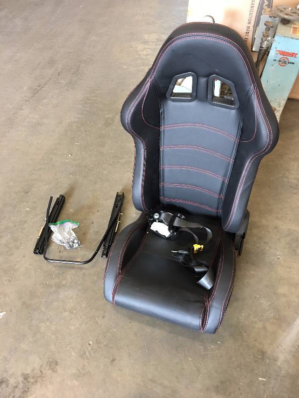 lot 17 image: NEW VERY NICE RACING SEAT FOR CARS TRUCKS OR ANYTHING ELSE
