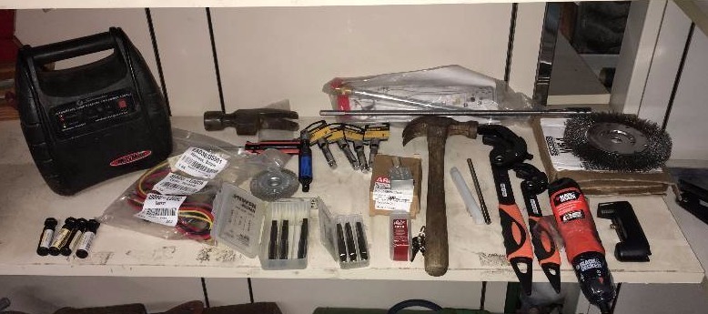 lot 106 image: TOOL LOT