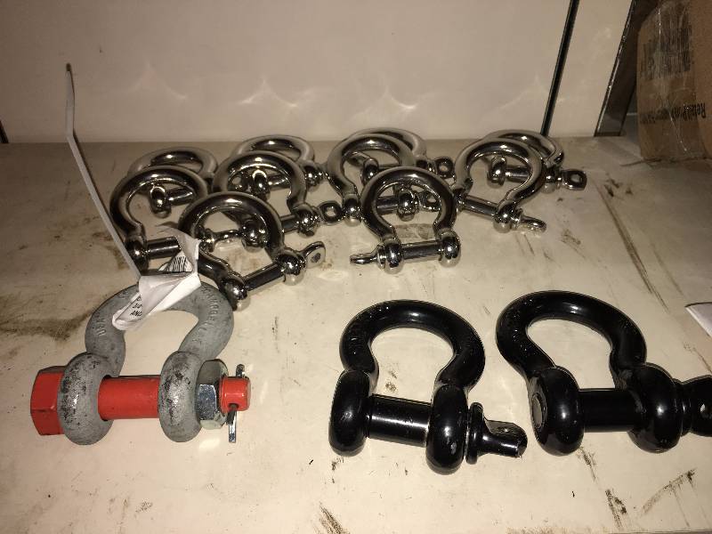 lot 11 image: LOT OF CLEVISES