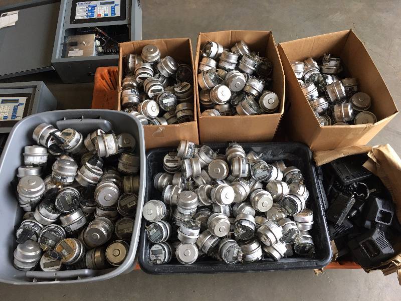 lot 152 image: HUGE LOT OF INFINITY TESLA AMR METERS & MOTOROLA RADIO COMPONENTS