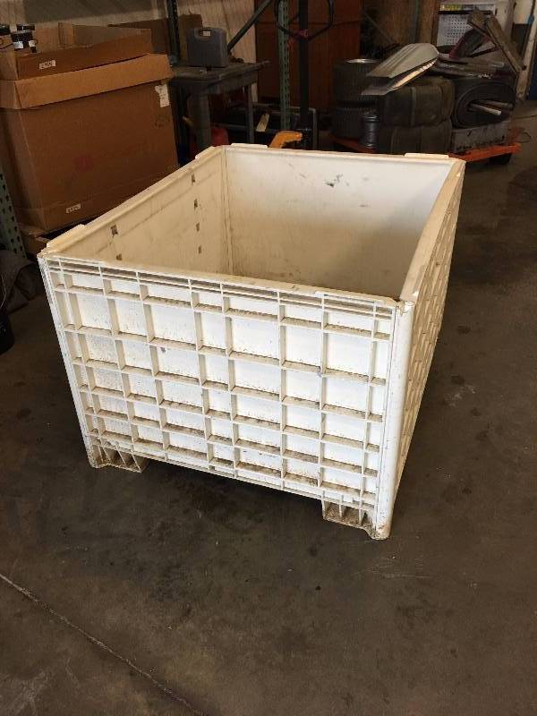 lot 7 image: PLASTIC COLLAPSIBLE PALLET