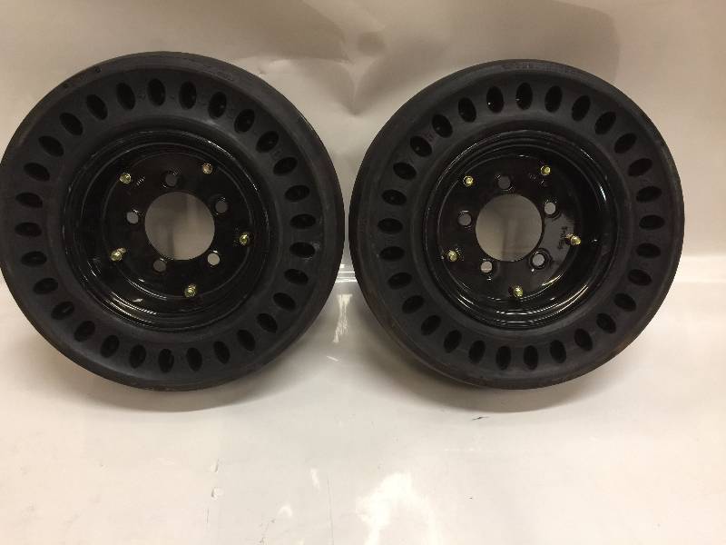 lot 32A image: NEW LOT OF 2 NO FLAT FORKLIFT TIRES
