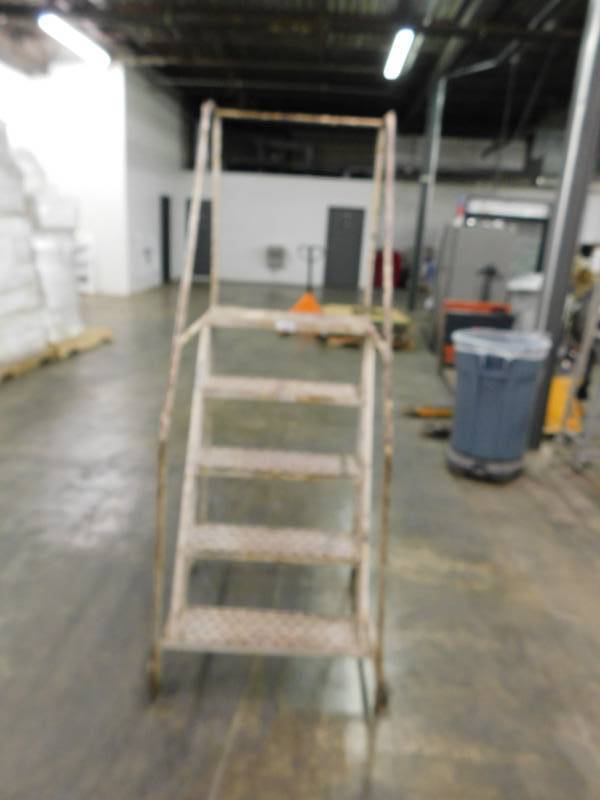 lot 3435 image: Warehouse Ladder