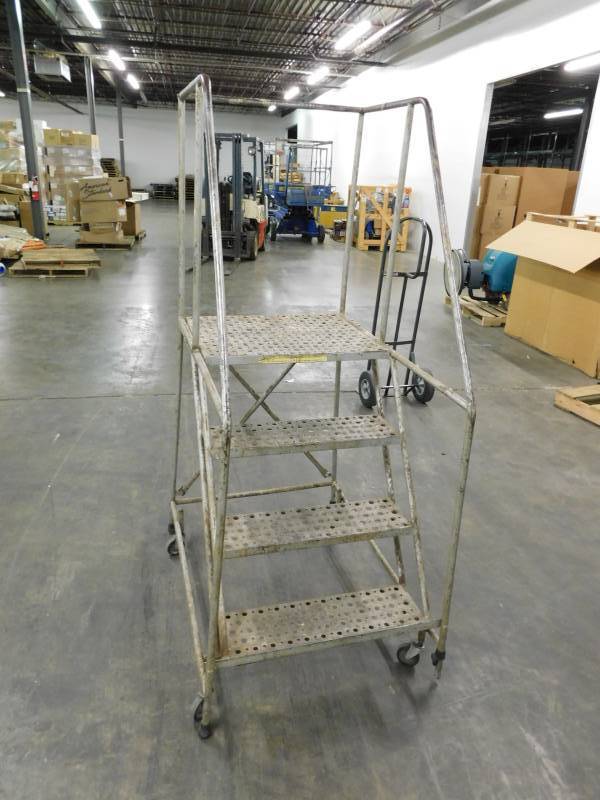 lot 3437 image: Warehouse Ladder
