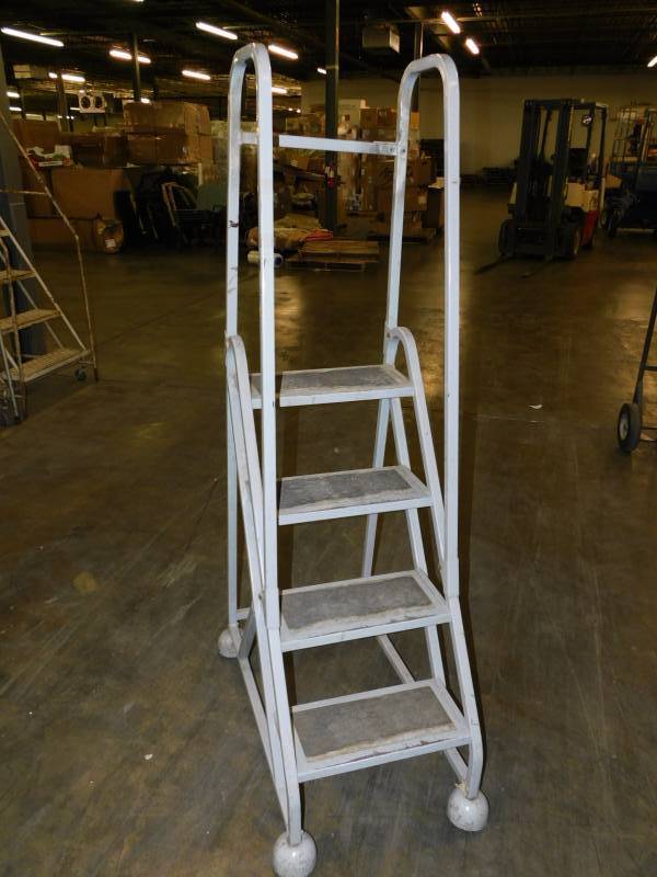 lot 3438 image: Warehouse Ladder