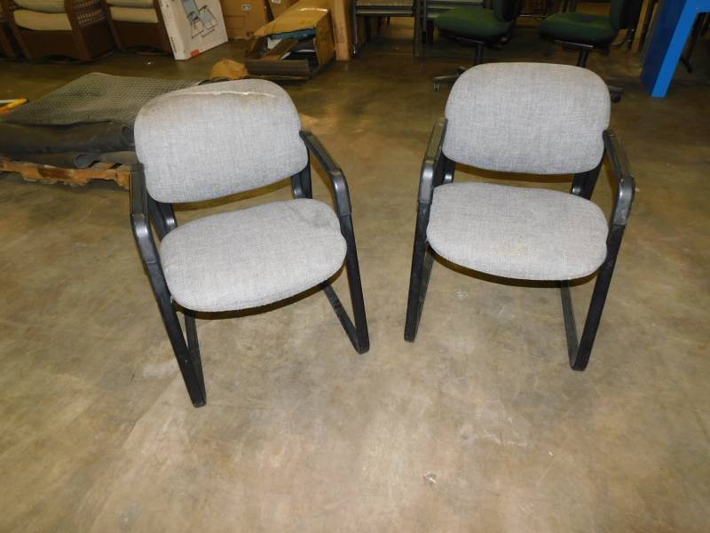 lot 3446 image: 2 Office Chairs