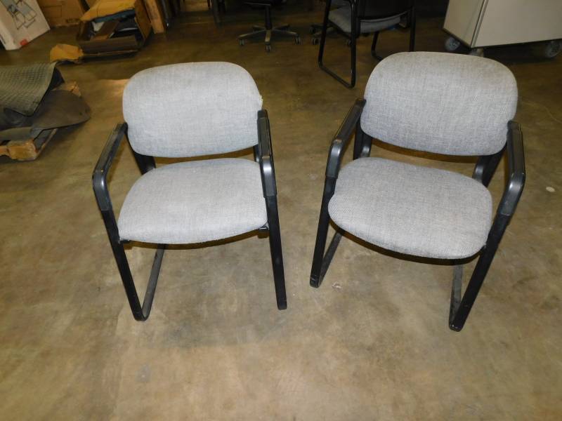 lot 3447 image: 2 Office Chairs