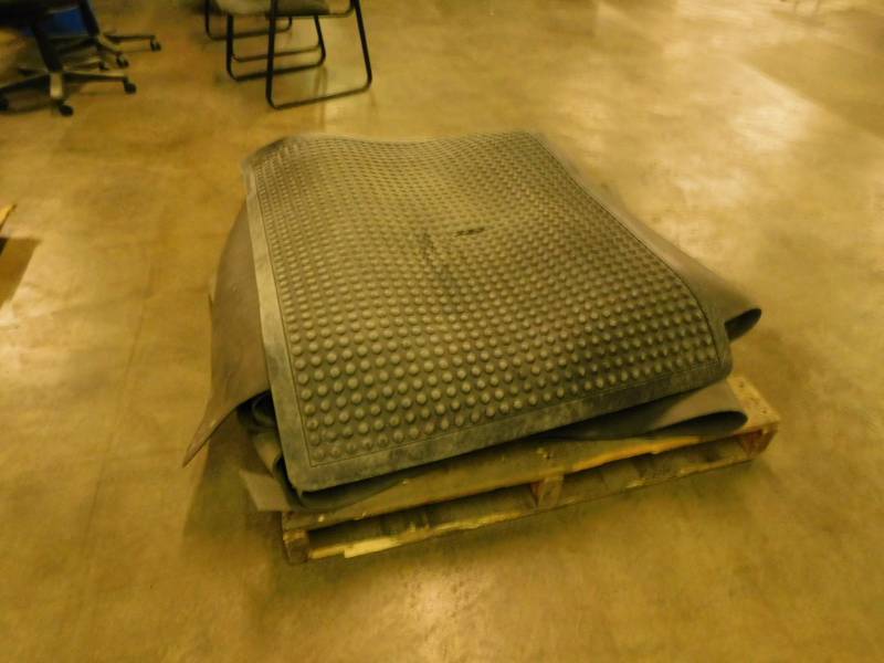 lot 3448 image: Lot of Rubber and Foam Mats