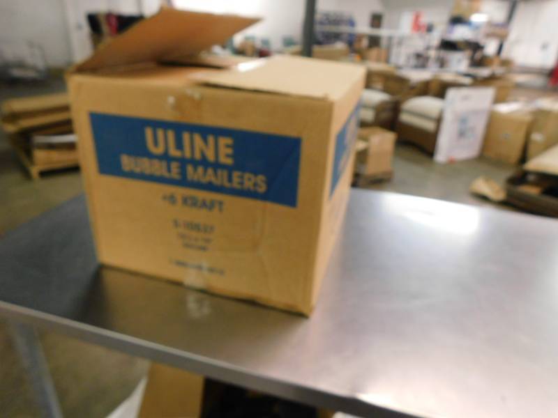 lot 3461 image: Case of Uline Bubble Mailers