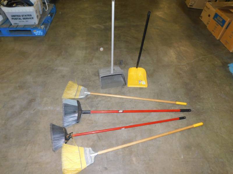 lot 3467 image: Lot of Lobby Brooms and Dust Pans