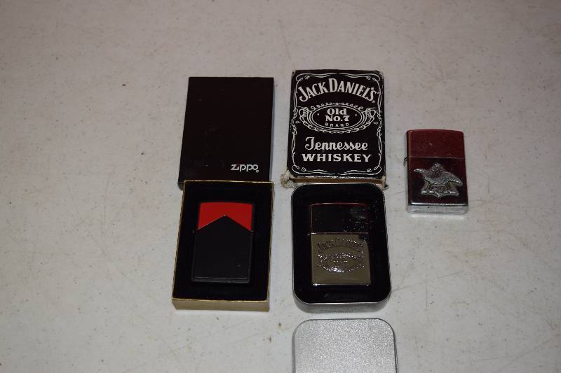 lot 8 image: 3 Zippo Lighters