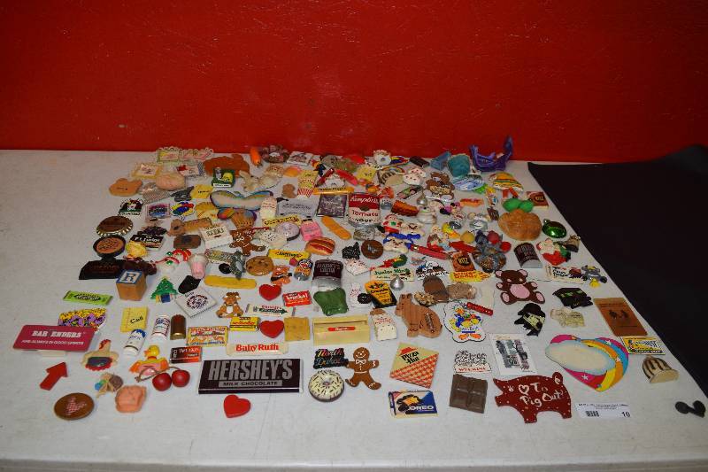 lot 10 image: 170 Refrigerator Magnets