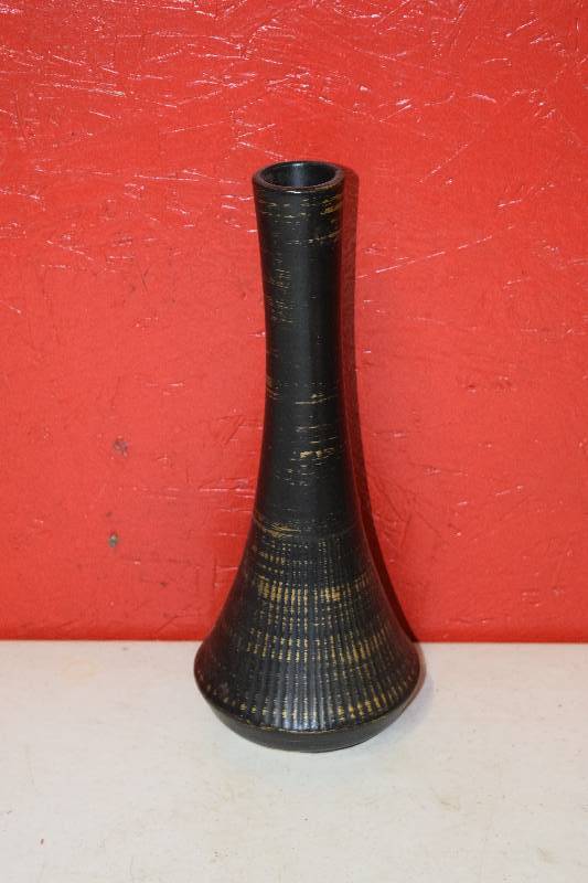 lot 15 image: McCoy Vase