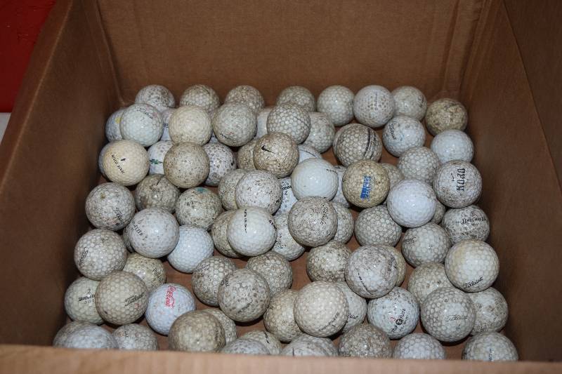 lot 21 image: 200 Golf Balls