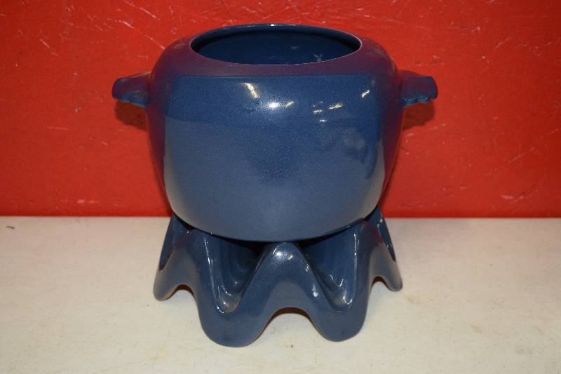 lot 35 image: Frankoma Pottery Bean Pot on Warmer