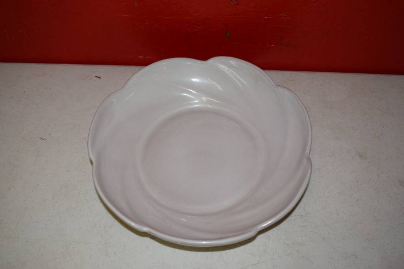 lot 38 image: Frankoma Pottery Round Spiral Bowl