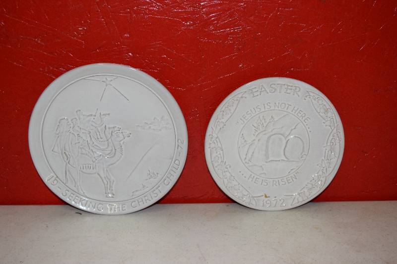 lot 40 image: Frankoma Christmas and Easter Plates