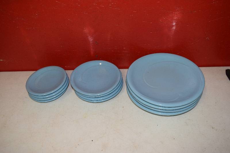 lot 46 image: Frankoma Pottery Lazy Bones Plates