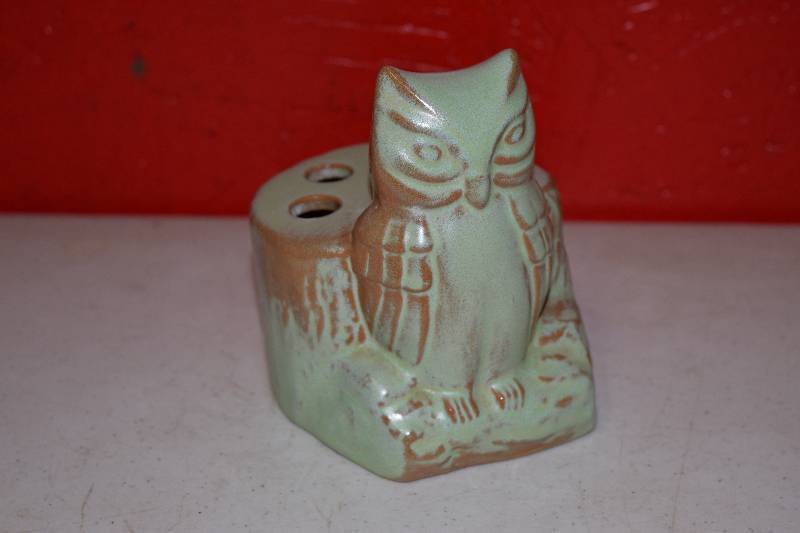 lot 51 image: Frankoma Owl Toothbrush Holder