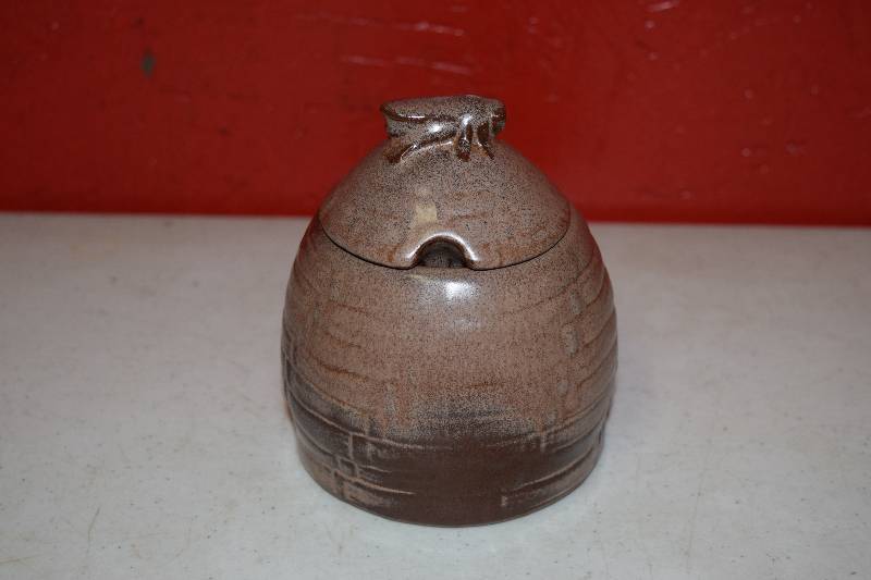 lot 59 image: Frankoma Pottery Honeypot
