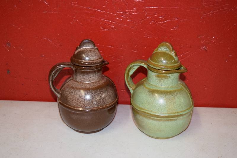 lot 63 image: 2 Frankoma Guernsey Pitchers with Lids