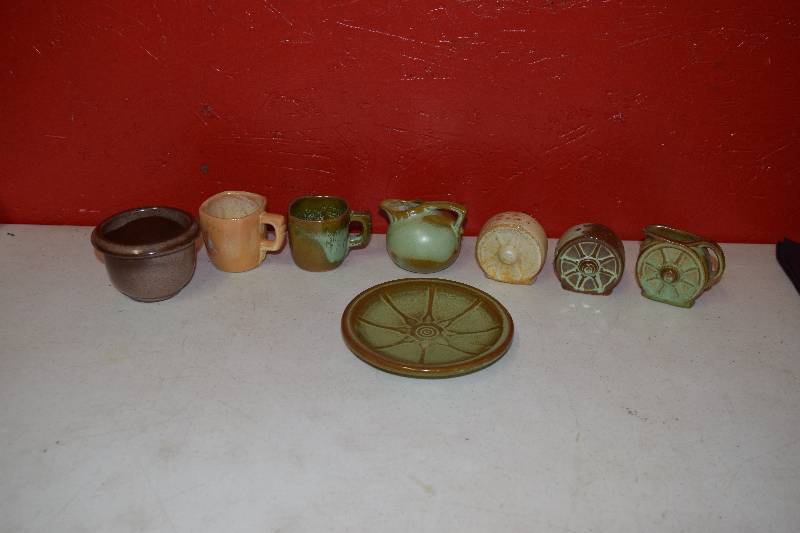 lot 73 image: 8 Pieces Frankoma Pottery