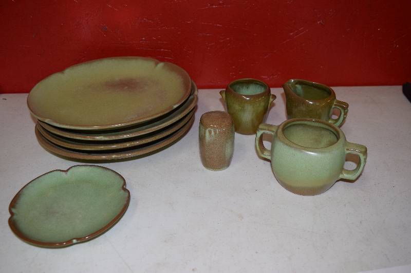 lot 77 image: Frankoma Plainsmen Pieces