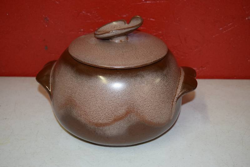 lot 78 image: Frankoma Lazy Bones Bean Pot