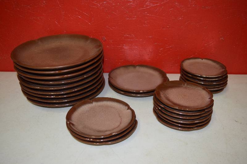 lot 82 image: Frankoma Plainsmen Plates