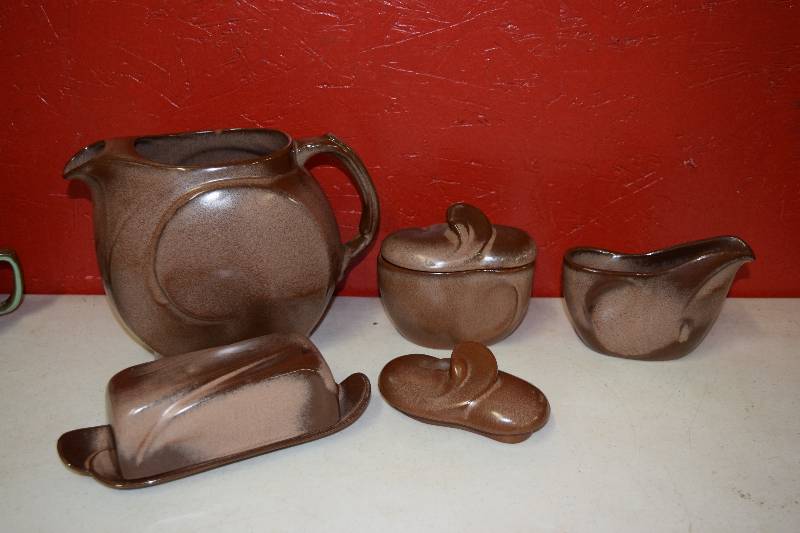 lot 85 image: Frankoma Lazy Bones Dishes