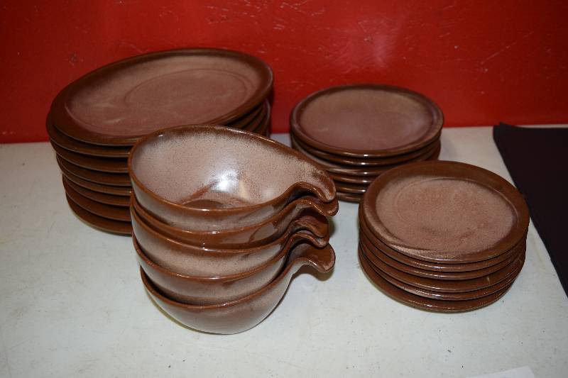 lot 87 image: Frankoma Lazy Bones Dishes