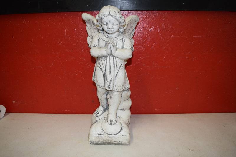 lot 108 image: Concrete Statue
