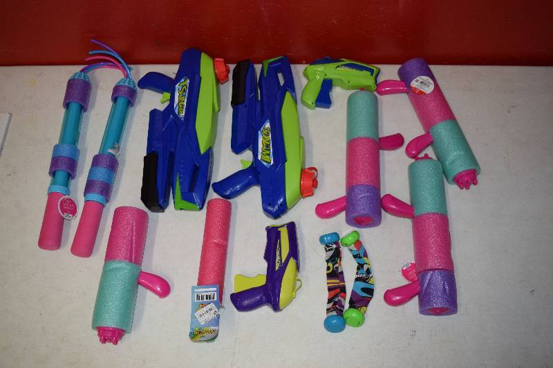 lot 177 image: Lot of Water Guns