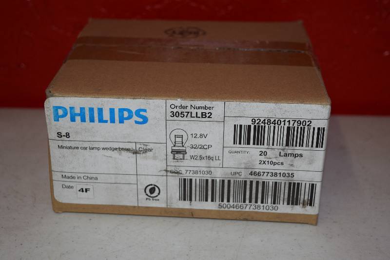 lot 194 image: Case of 20 Philips Car Lamp Bulbs