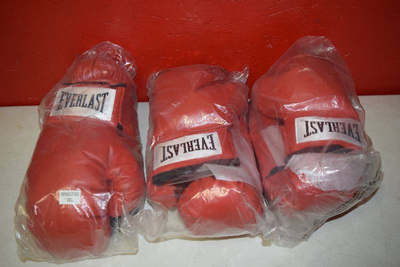 lot 236 image: 3 Pairs Everlast Boxing Gloves