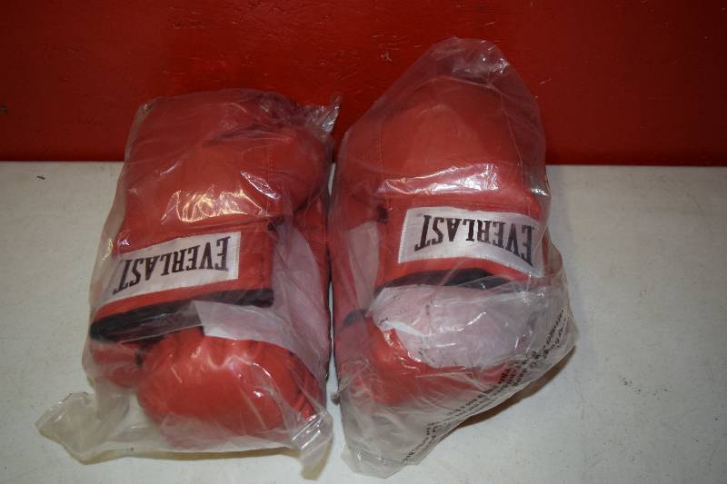 lot 237 image: 2 Pairs Everlast Boxing Gloves